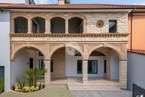 CASA SEMINDIPENDENTE A CERVERE