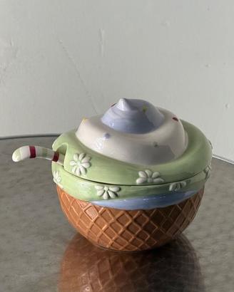 Contenitore in ceramica con coperchio e cucchiaio
