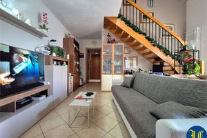 Recente appartamento su due livelli con terrazzo s