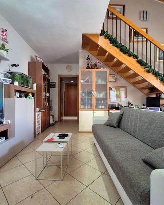 Recente appartamento su due livelli con terrazzo s