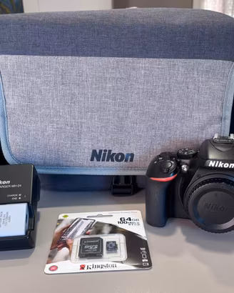 Nikon D5600 Reflex 24MP con borsa e Sd 64Gb