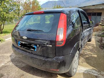 Ford Fiesta nero 
