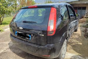 Ford Fiesta nero 