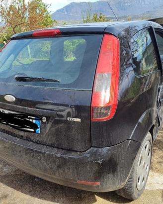 Ford Fiesta nero 