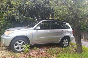 Si vende Toyota RAV ad Acireale