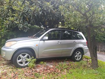 Si vende Toyota RAV ad Acireale