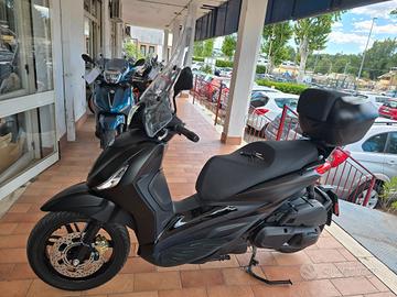 Piaggio Beverly 400 HPE 10.2024 DEEP BLACK