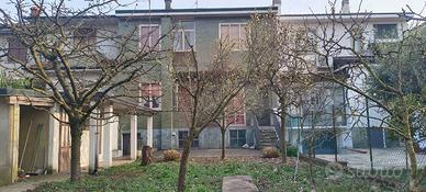 Villa di 185 m² con più di 5 locali a Bareggio