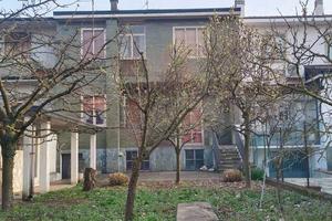 Villa di 185 m² con più di 5 locali a Bareggio