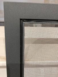 Zanzariera fissa con telaio alluminiò grigio