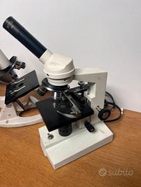 Microscopio biologicico