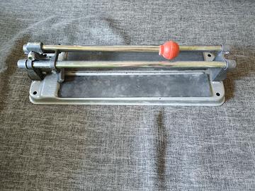 Taglierina per piastrelle