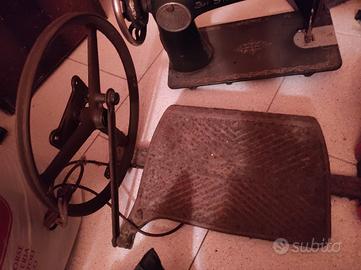 Macchina da cucire Singer con pedalina