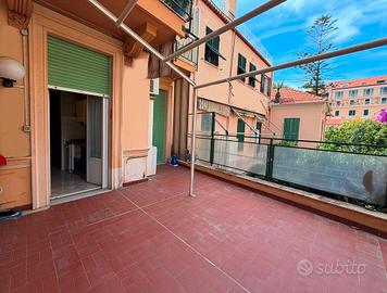 Bilocale con ampio terrazzo sulla pista ciclabile