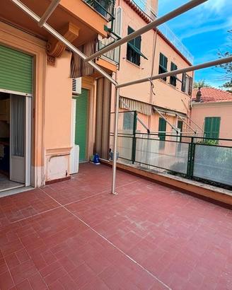 Bilocale con ampio terrazzo sulla pista ciclabile