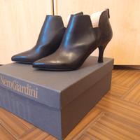 Tronchetto Nero Giardini Nappa Pandora  n36