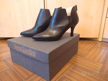 Tronchetto Nero Giardini Nappa Pandora  n36