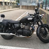 TRIUMPH BONNEVILLE T100 BLACK