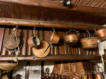 Pentolame in rame da arredamento