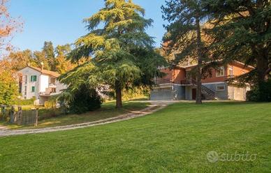 privato vende casa indipendente con giardino