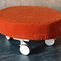 Pouf tondo con 4 ruote artigianale
