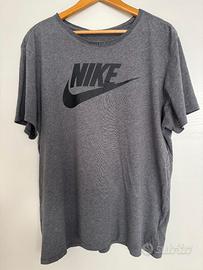 T-shirt Nike Sportswear Grigia - Logo Nero - XL