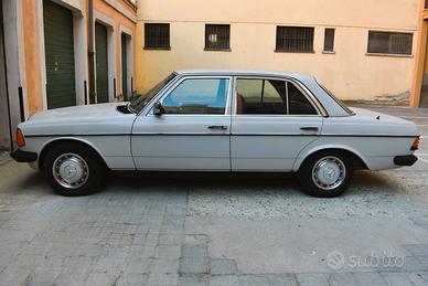 Mercedes 200 - 1979