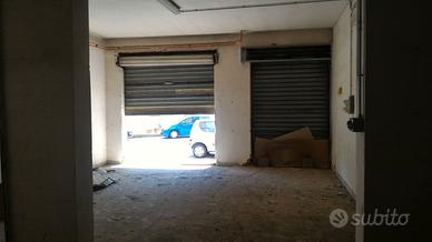 Ampio magazzino frazionabile in via Mario Gori