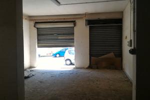 Ampio magazzino frazionabile in via Mario Gori