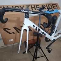 TELAIO+manubrio+reggisella Ultimate CF SLX8 2025