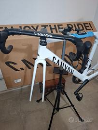 TELAIO+manubrio+reggisella Ultimate CF SLX8 2025