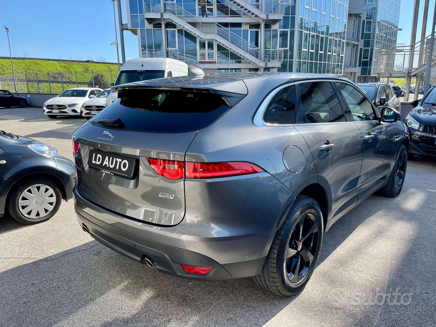 Jaguar F-Pace 2017 photo 4