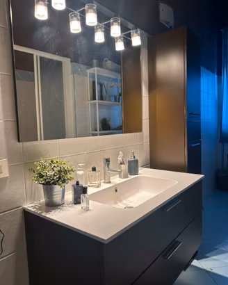 Mobile bagno sospeso completo