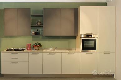 Cucina da esposizione in laccato opaco