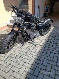 Harley-Davidson Sportster 883 - XL883N IRON