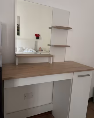 Scrivania trucco con specchio