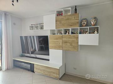 Parete attrezzata-cucina-tavolo