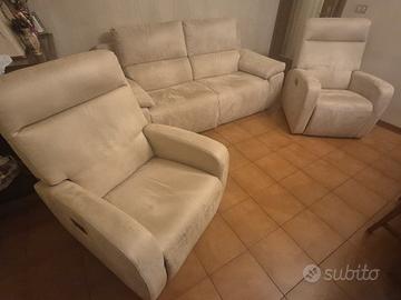 Divano 3 posti + due poltrone (poltronesofa')