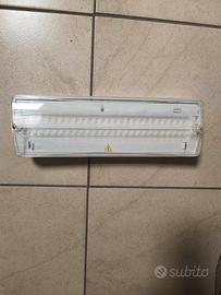 lampada emergenza a led 