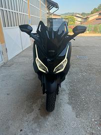 Honda forza 125