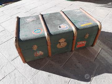 Baule vintage anni 30/40 con adesivi hotel originali - Brescia