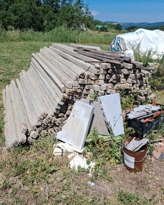 Pali in cemento per capanna