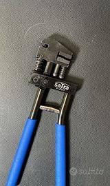 Pinza per perforatura e flangiatura