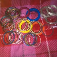 Braccialetti colorati rigidi