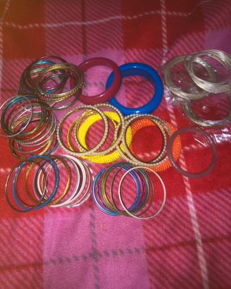 Braccialetti colorati rigidi