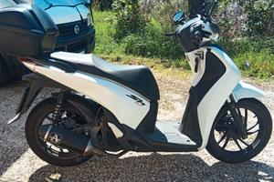 Honda SH 150 sporty 2015