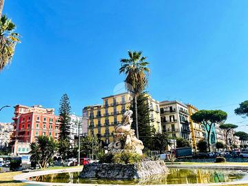 MULTILOCALE A NAPOLI