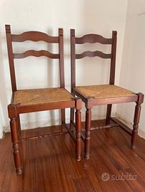 Sedie di legno in stile