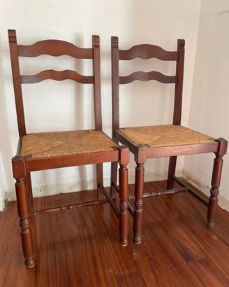 Sedie di legno in stile