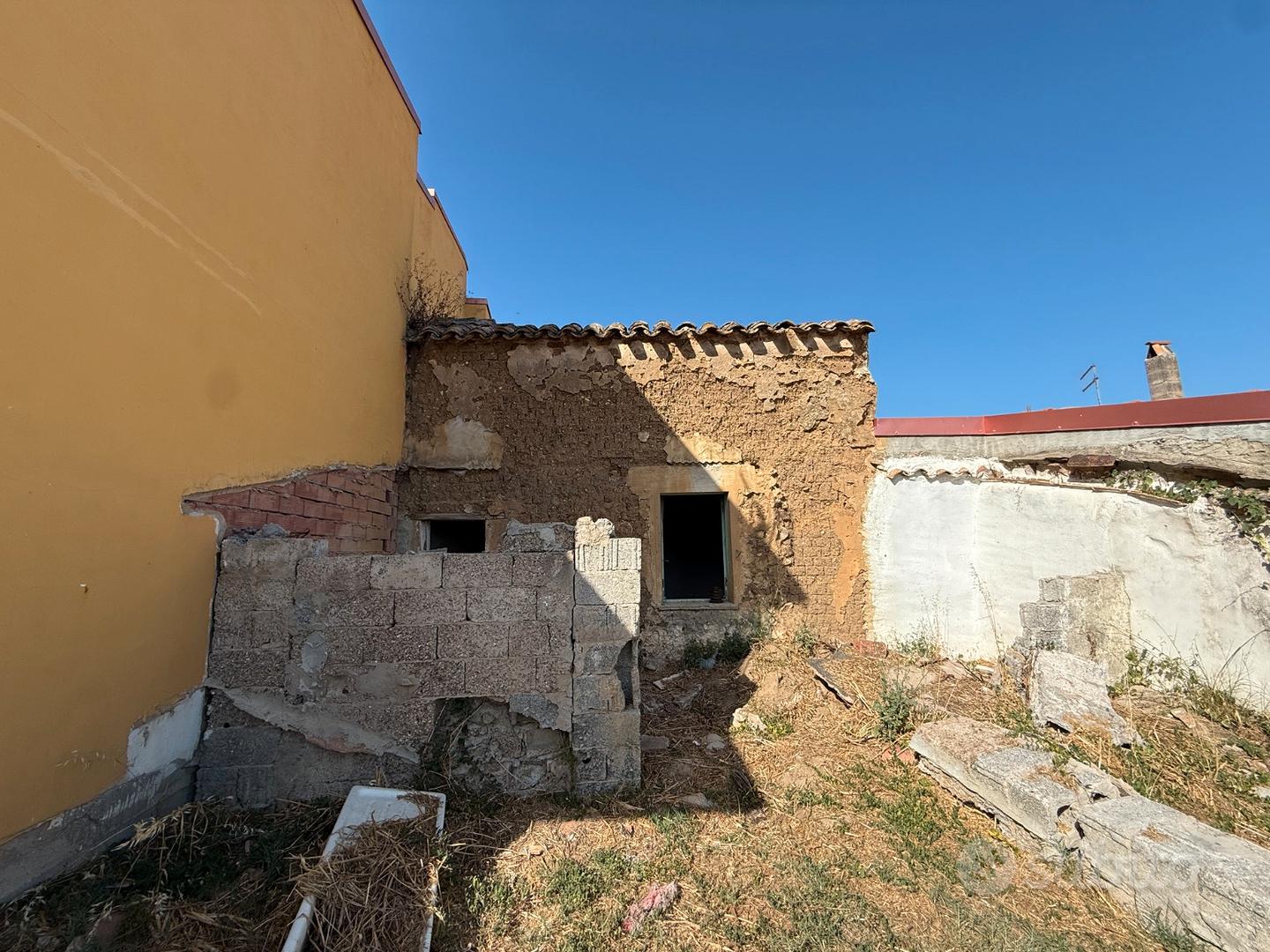 Rudere con Terreno edificabile di 590 mq a Musei - Altro